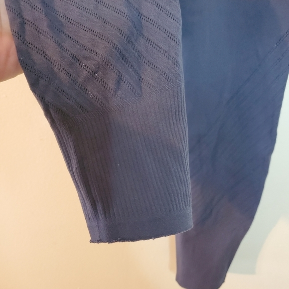 Lululemon seamless yoga leggings with mesh style bottom - Picture 2 of 11